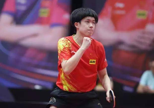 试图通过她 试图通过她