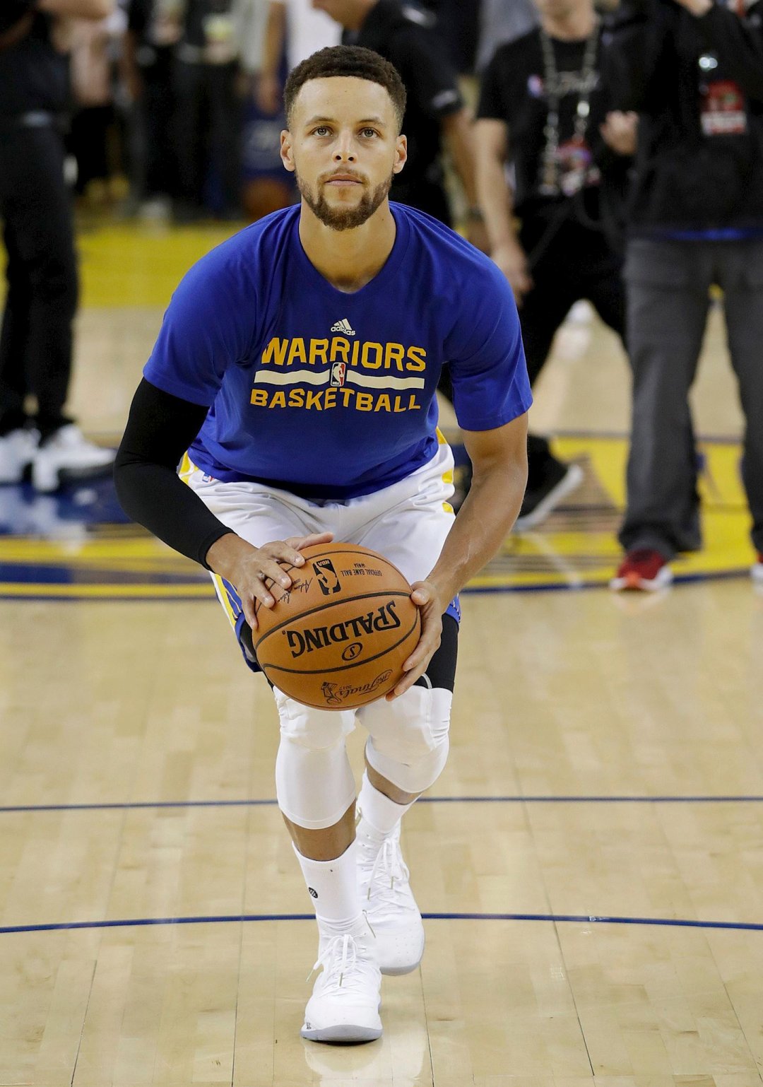 聚光灯下 聚光灯下